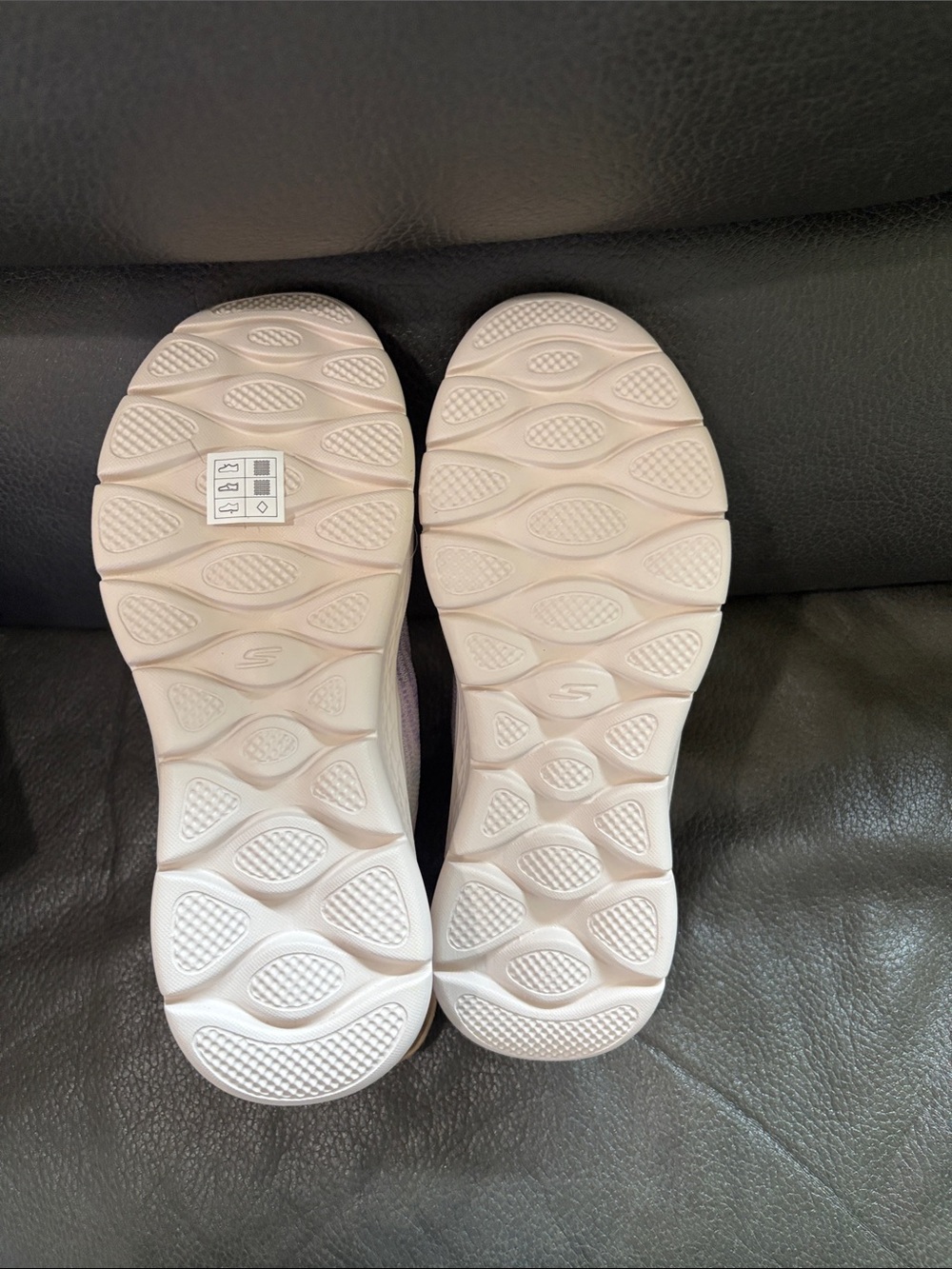 Sketchers women’s hands free memory foam pink multi sneakers - Picture 4 of 8